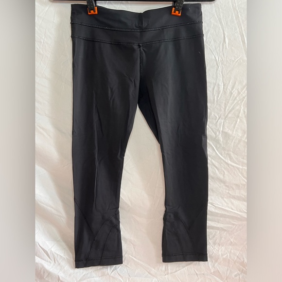 Lululemon Solid Black Wunder Under Cropped Leggings - Picture 1 of 7